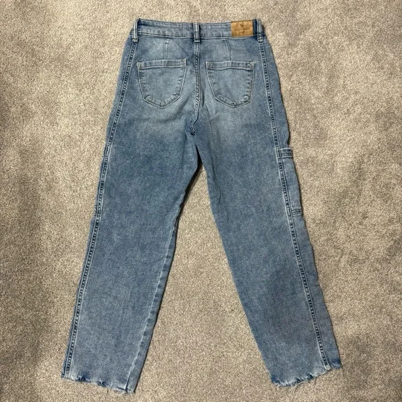 Abercrombie Kids High-Rise Mini Mom Jeans, Light Wash Straight-Leg size 11/12 - Picture 6 of 11